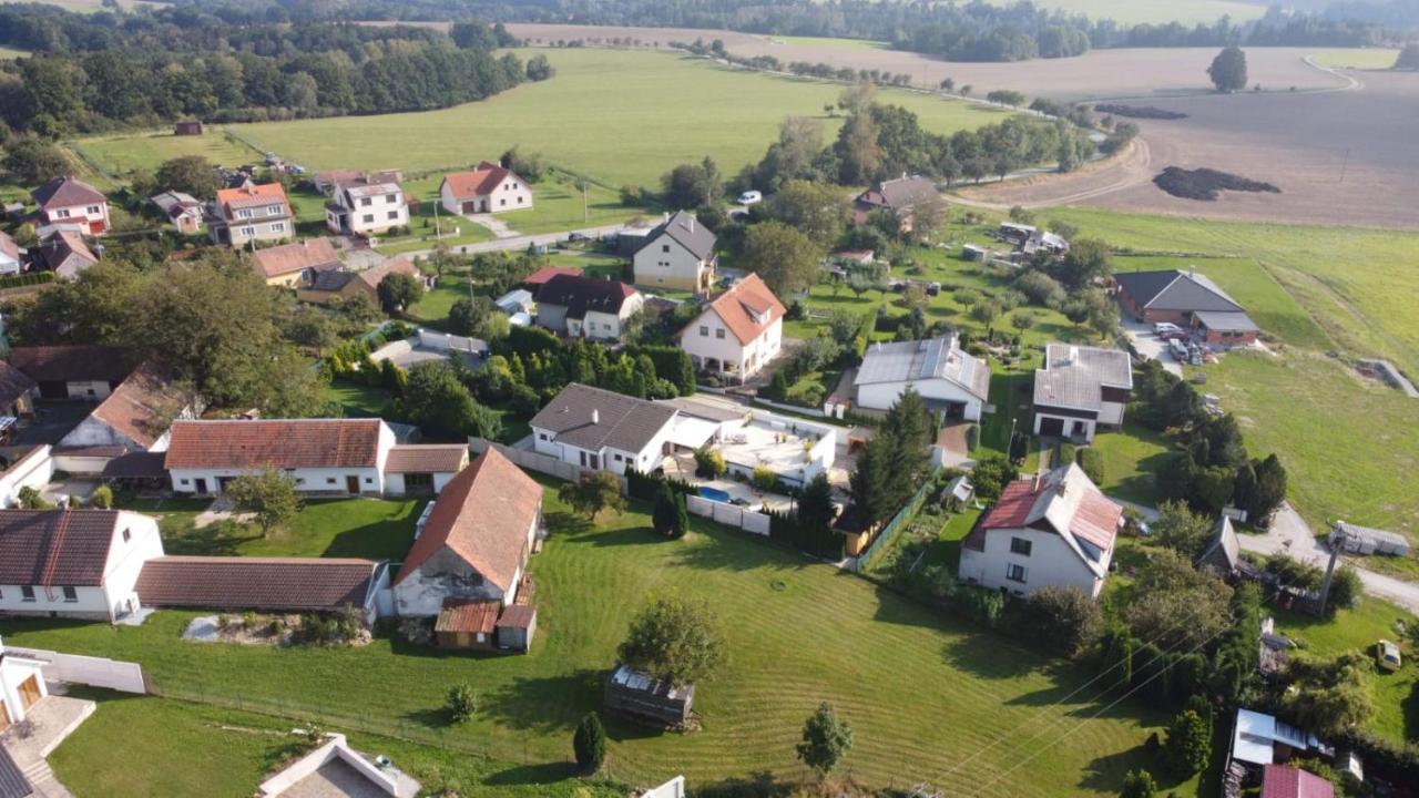 Village Romantic Apartments Near Cesky Krumlov (Adults Only) Strizov Dış mekan fotoğraf